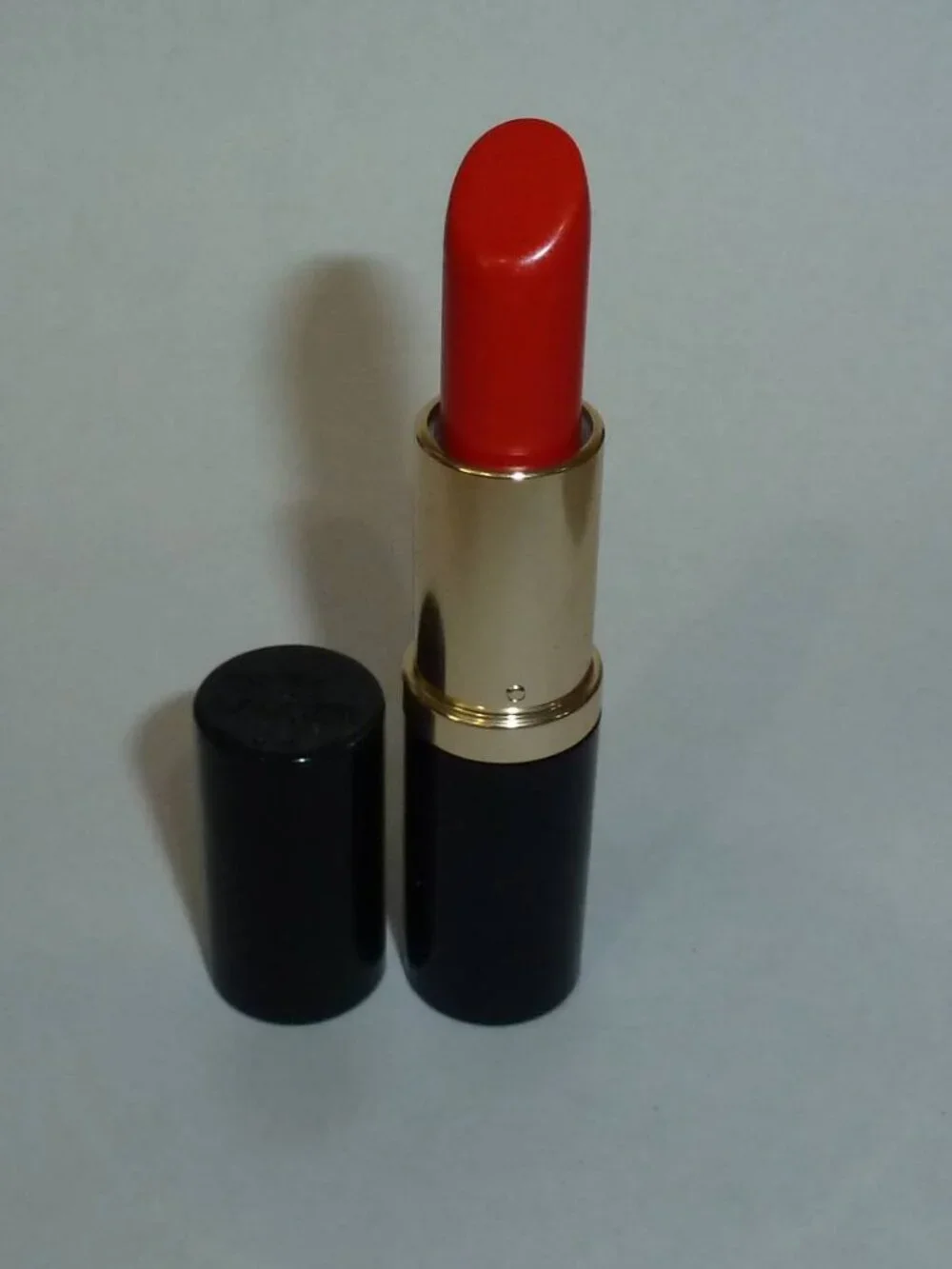 Estee Lauder Gift Set - Uninhibited Lipstick, Cosmetic Bag & Gift